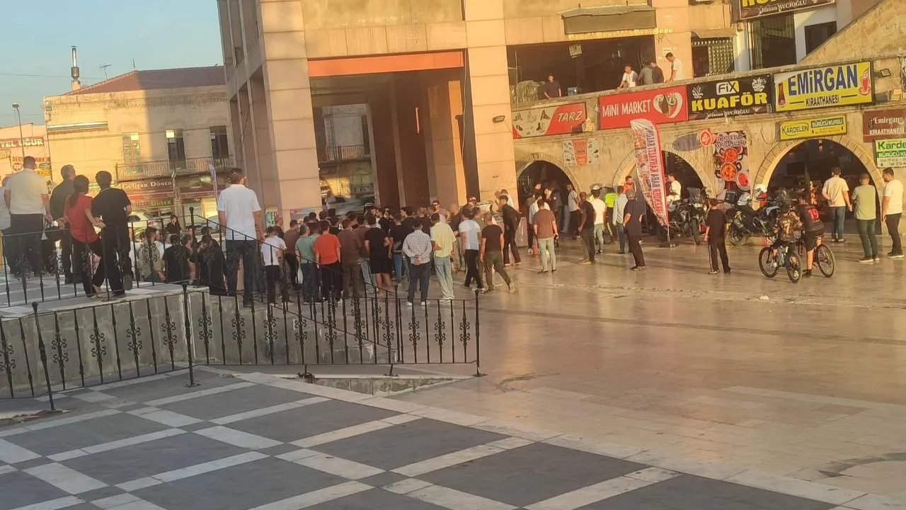 Haliliye ilçesinde Ahmet Bahçıvan İş Hanı altında kavga: Sandalyeler havada uçuştu