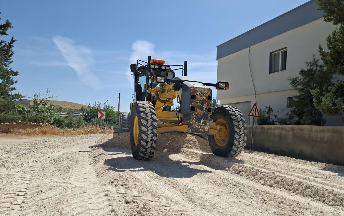 BÜYÜKŞEHİR’DEN BİRECİK’TE 40 KİLOMETRELİK GRUP YOLUNA SATHİ ASFALT