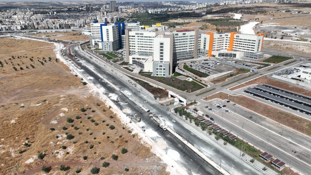 ŞEHİR HASTANESİ’NE ULAŞIMI RAHATLATACAK YOLDA SONA GELİNDİ