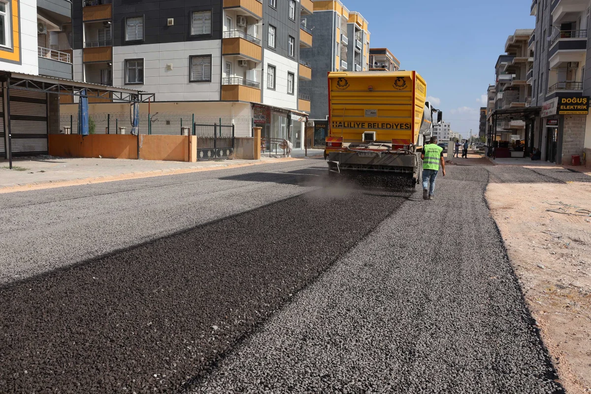 HALİLİYE’DE YOLLAR BİR BİR ASFALTLA BULUŞUYOR: KONUKLU MAHALLESİ’NDE ÇALIŞMALAR SÜRÜYOR