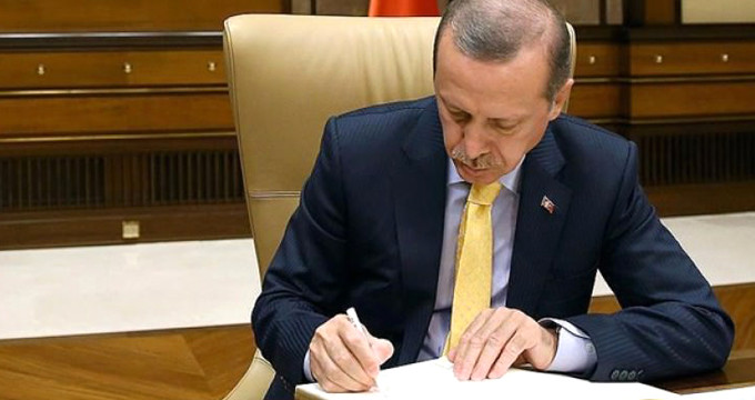 3 Ay Önce İstifa Eden AK Partili Özmen, Yeniden İl Başkanlığına Getirildi