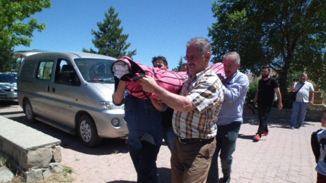 3 Polisi Şehit Eden Uzman Çavuşun Oğlunun Naaşını Camiye Sokmadılar