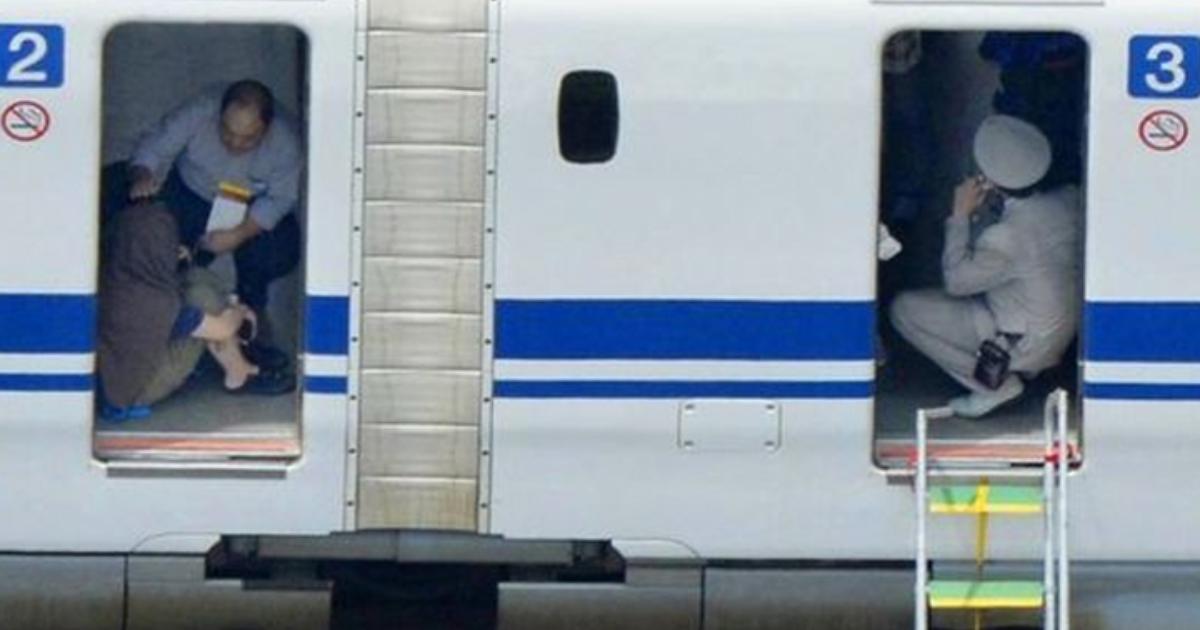 Japonya'da hızlı katar yolcusu ateş çıkardı: asgari 1 sönük, 2 şiddetli yaralı