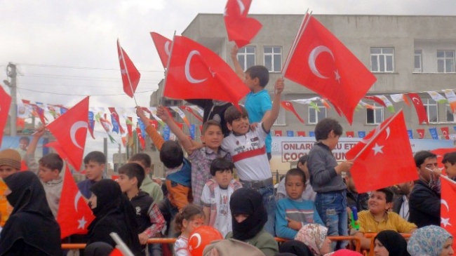Suriyeli Çocuklara Yedi Tir Oyuncak Dağıtıldı