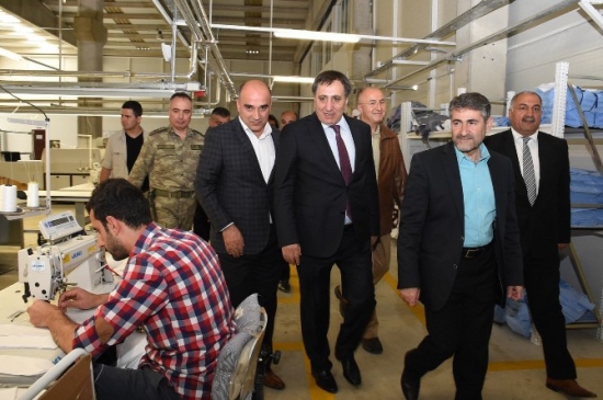 OSB'de Fabrikalar Peş Peşe Açılıyor