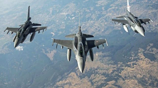 ABD Koalisyon Güçleri, Suriye'de Esad'ın Askerlerini Vurdu