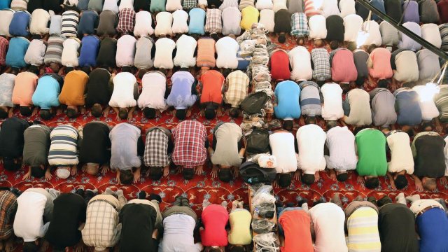 ABD'de Cemaatle Namaz Kılmak İsteyen 200 Müslüman  150 İşçinin İşine Son Verildi