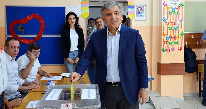 Abdullah Gül, 2023'te Cumhurbaşkanı adayı olmaya hazırlanıyor