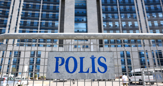 Açığa Alınan Polis Memuru Adliyede İntihar Etti