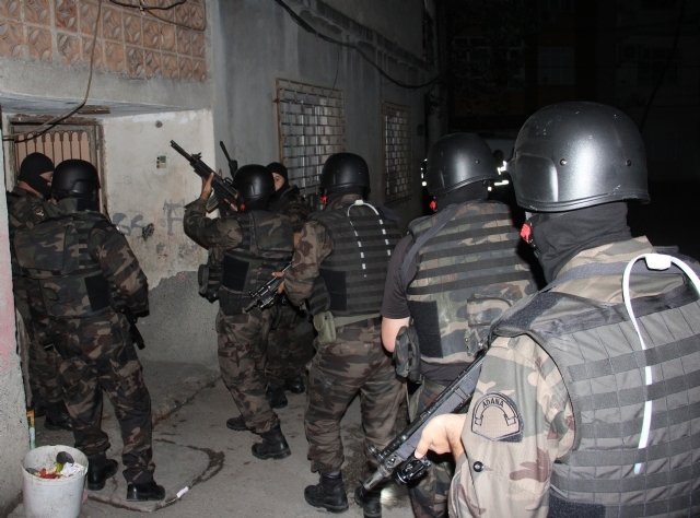 Adana'da 850 Polis ile Şafak Operasyonu