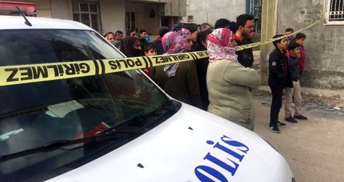 Adana'da Çocuğunun Gözü Önünde Eşini Bıçaklayarak Öldürdü, Sokaktaki Tüm Kadınları Ağlattı