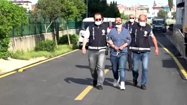 Adana'da Kardeşinin aldatıldığını öğrenen şahıs, eniştesini öldürüp ağabeyini yaraladı