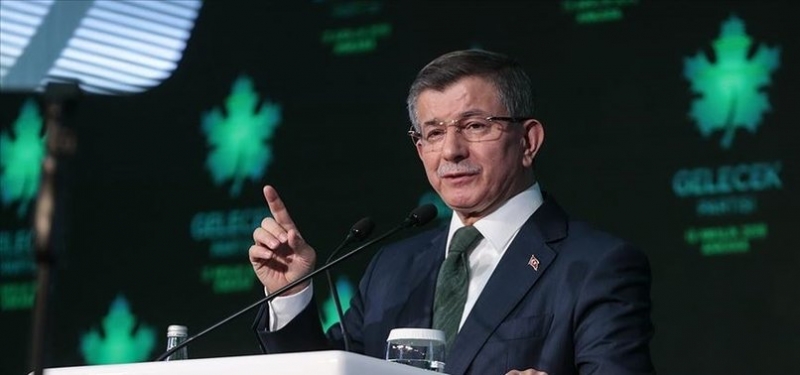 Ahmet Davutoğlu: Eski Türkiye geri döndü başörtüsü ve din düşmanı küçük bir parti Türkiye'yi yönetiyor