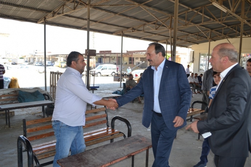AK ADAY ÖZCAN BUĞDAY PAZARINDAKİ ESNAFLA BİR ARAYA GELDİ
