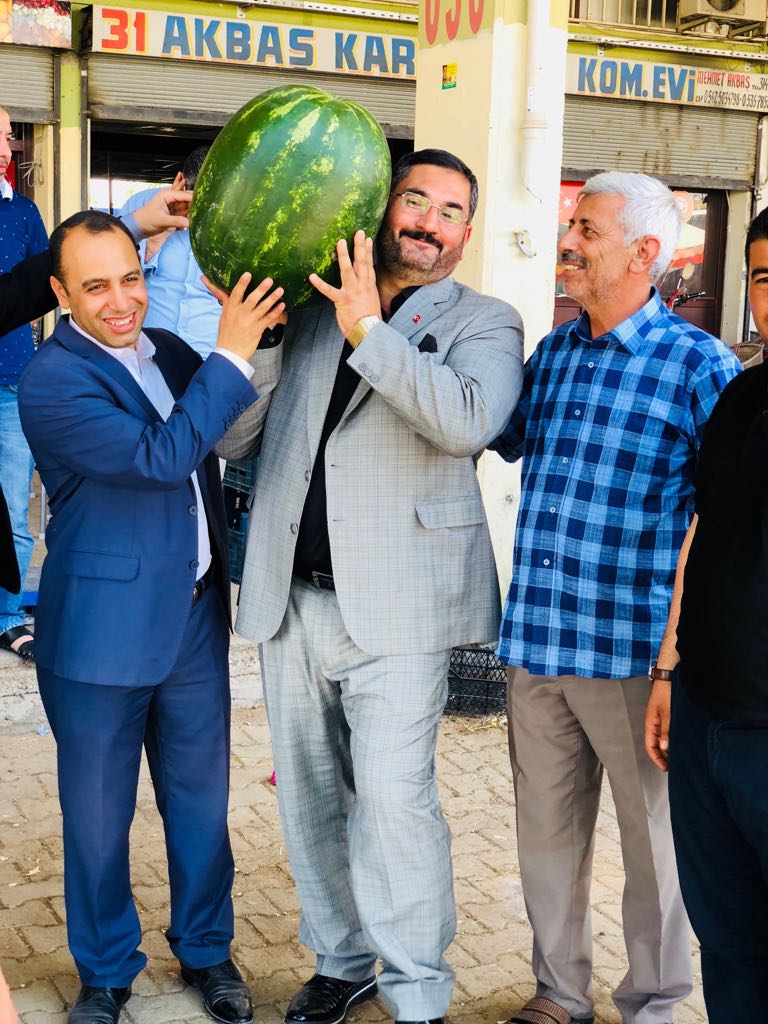AK ADAY TORU DUR DURAK BİLMİYOR