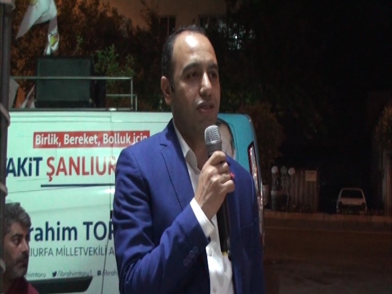 AK Aday Toru'nun Seçim Bürosu Dolup Taşıyor