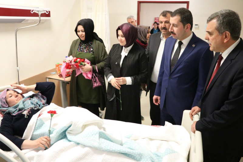 AK BAŞKAN ADAYI BEYAZGÜL’DEN HASTALARA MORAL ZİYARETİ