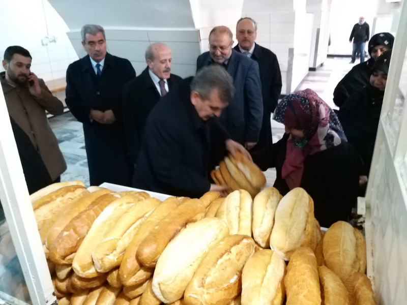 AK Başkan adayı Beyazgül’den Aş Evine ziyaret;  “İnsanların duası bizim için çok önemli”