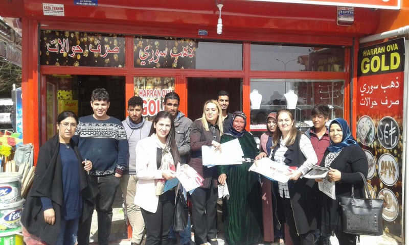 Ak Kadınlar Çat Kapı Çalışmalarını Sürdürüyor