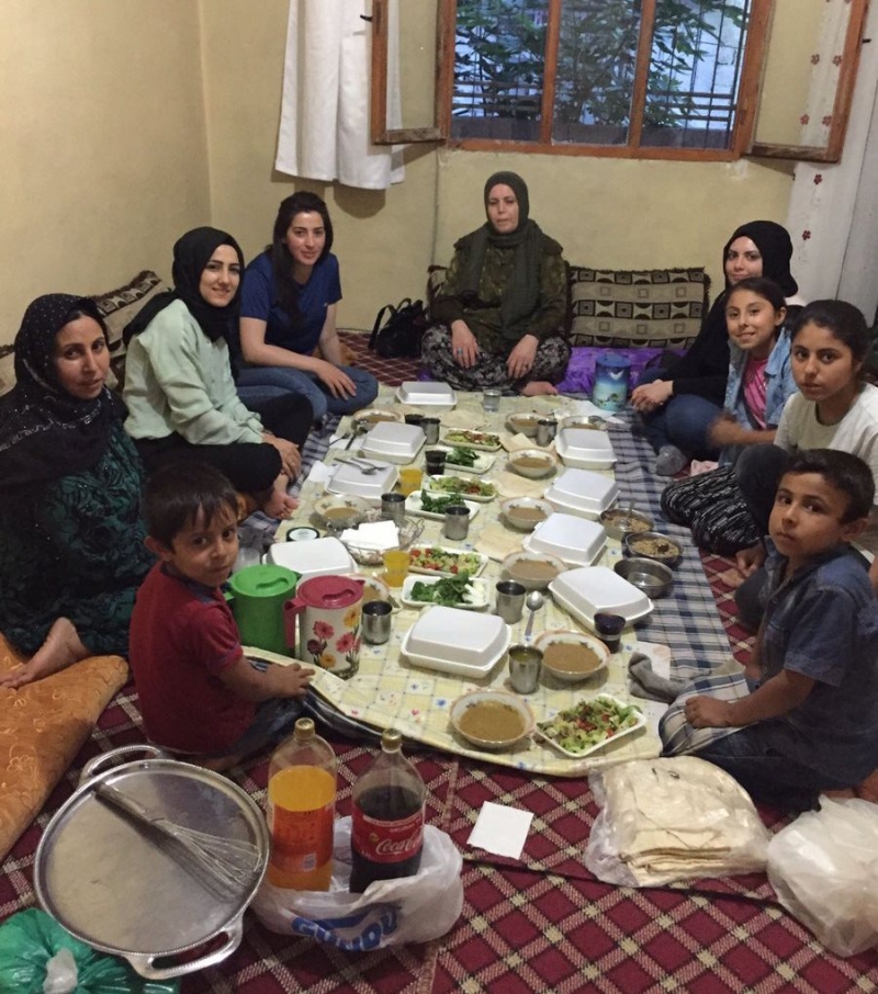 AK Kadınlar iftarda ailelerle buluşuyor