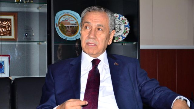 AK Parti'den Bülent Arınç'ın Sözlerine Tepki: Günahıyla, Sevabıyla Her Şeye Ortak