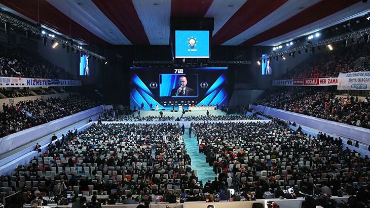 AK Parti'den kalabalık kongre görüntülerine yanıt: Yatay çekildiği için öyle gözüküyor