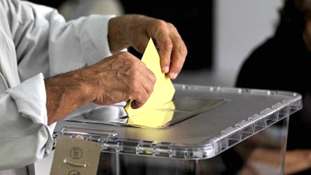 AK Parti'den Yeni Anayasa İçin Çifte Sandık Önerisi