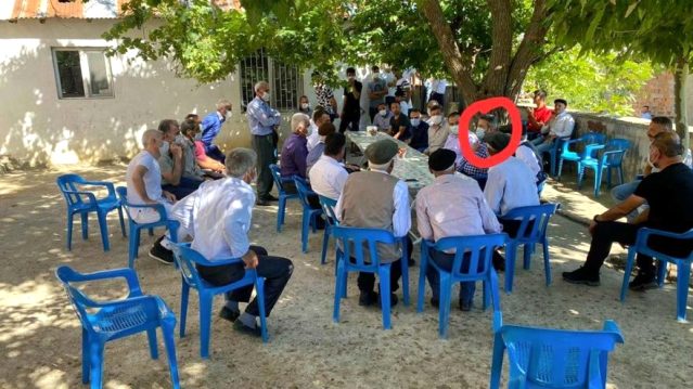 AK Partili vekil, seçim bölgesi ziyaretinde sosyal mesafeyi unuttu