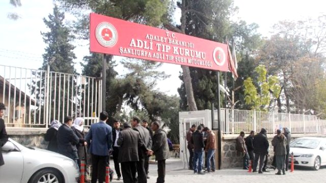 Akçakale İlçesi'nde,Tamir İçin Çıktığı Direkte Akıma Kapılarak Öldü