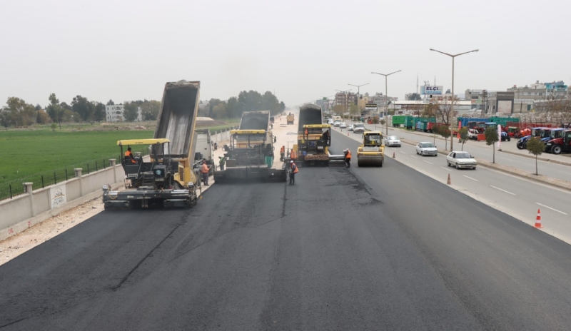AKÇAKALE YOLUNDA YOL GENİŞLETME VE ASFALT ÇALIŞMALARI SÜRÜYOR