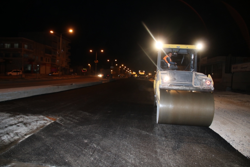 AKÇAKALE’DE ACİL SERVİS YOLU ASFALTLANIYOR