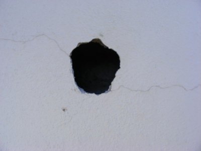 Akçakale'de Ev Duvarına Saplanan Bombanın Mke Yapımı Olduğu İddiası