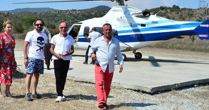 Ali Ağaoğlu, Arabası Gibi Kullandığı Helikopterle Annesinin Elini Öpmeye Geldi