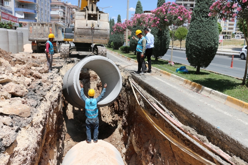 ALT YAPI ÇALIŞMALARI İLE KARAKÖPRÜ ŞANTİYEYE DÖNDÜ