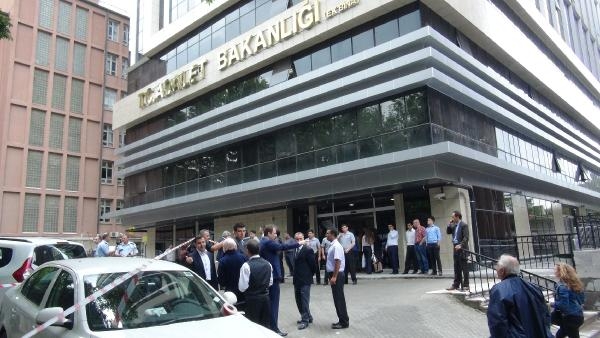 Ankara da Adalet Bakanlığı Binasına Silahlı Saldırı