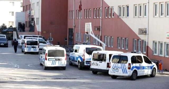 Ankara Etimesgut ilçesinde bir lisede dehşet! Önce müdürü yaraladı ardından intihara kalkıştı