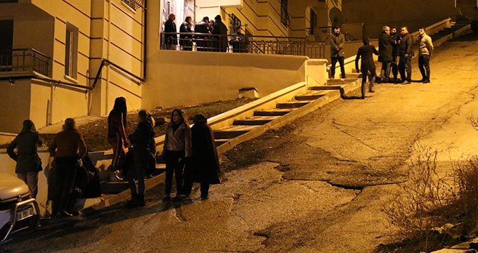 Ankara'da 16 Yaşındaki Kız, Tartıştığı Babasını Bıçaklayarak Öldürdü