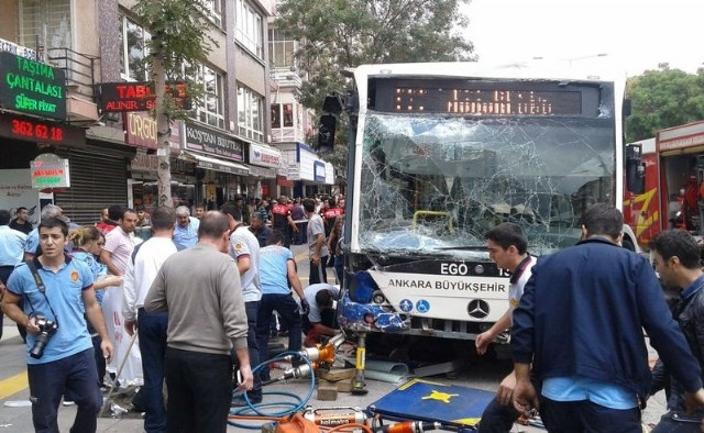 Ankara'da Freni Arızalanan Otobüs Durağa Daldı: Ölü ve Yaralılar Var
