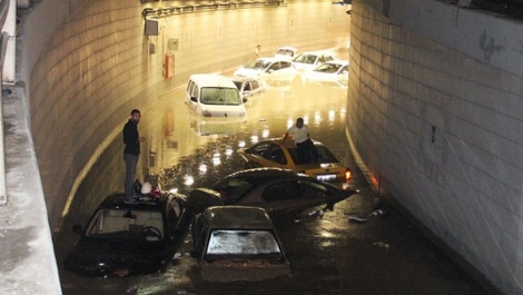 Ankara'da Şiddetli Yağış Alt Geçitler Göle Döndü
