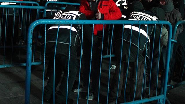 Ankara'daki AVM'lerde Artık Polisler de Görev Yapacak