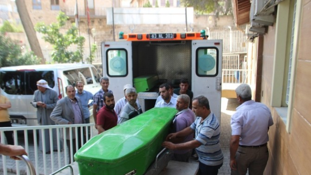 anlıurfa'nın Akçakale ilçesi de Saçları Çıkmayan Genç Kız Bunalıma Girerek İntihar Etti