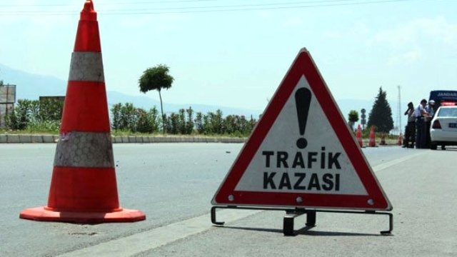 Antalya'da Yolcu Otobüsü ile Otomobil Çarpıştı: 5 Ölü Var