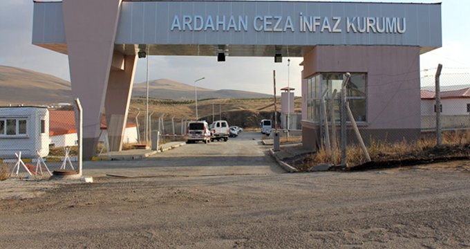 Ardahan da Cezaevi Şoförü, Tartıştığı Uzman Çavuşu Bıçaklayarak Öldürdü