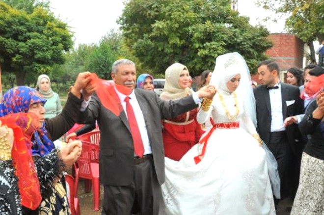 Aşiret Reisinden 24. Çocuğuna Dillere Destan Düğün: 250 Hindi, 1 Ton Pirinç Pişirildi!