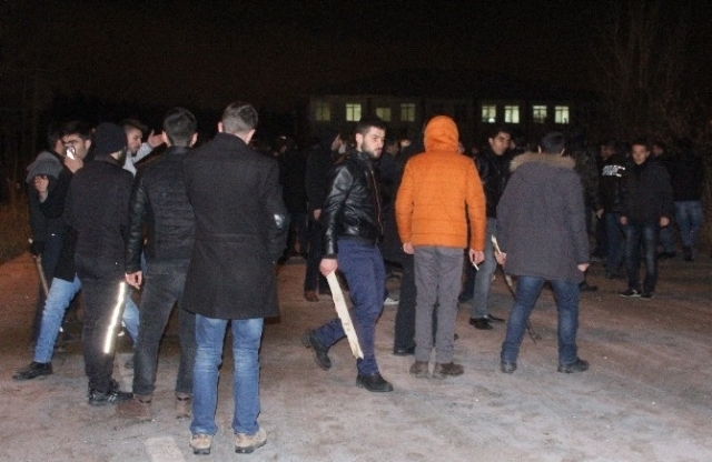 Atatürk Üniversitesi'nde Öğrenciler Birbirine Girdi: 3 Yaralı 30 Gözaltı
