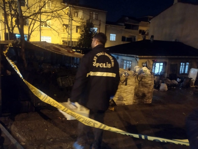 Avcılar'da Göçmenler arasında taşlı, sopalı ve bıçaklı kavga: 1 ölü 2 yaralı!
