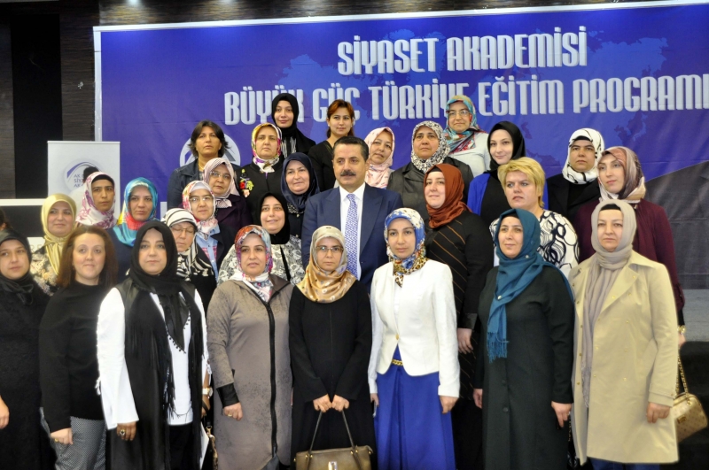 Bakan Çelik: “Toprağınızı kiraya verin ancak aklınızı kiraya vermeyin”