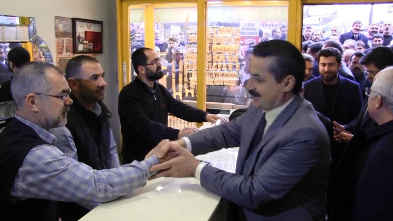 Bakan Çelik’ten esnaf ziyareti;  “İslam düşmanlığı tavan yapmış”