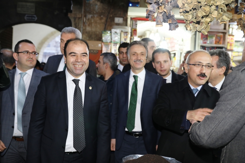  BAKAN ELVAN, ESNAFI ZİYARET ETTİ