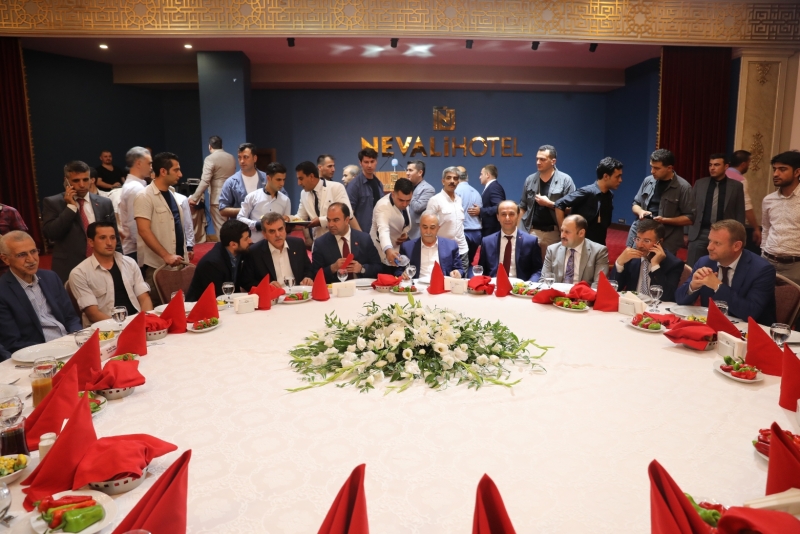  BAKAN FAKIBABA ONURUNA YEMEK